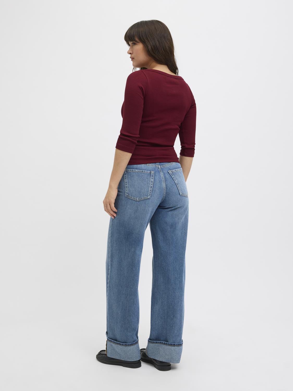 model_shot-back